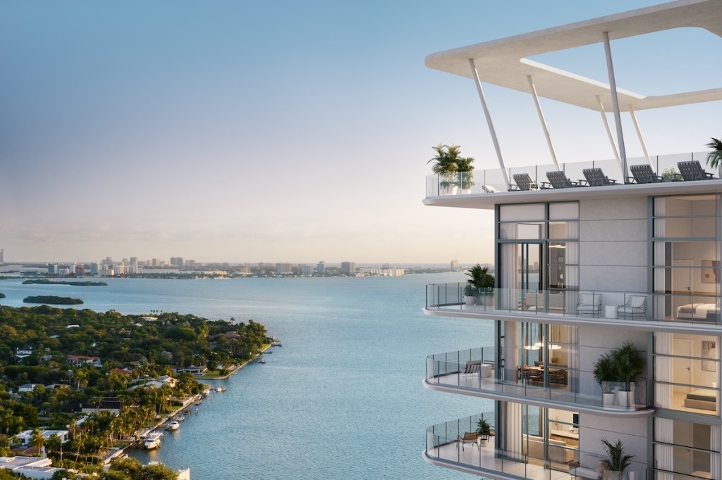 ELLE Residences — balkonlardan Biscayne Körfezi manzarası